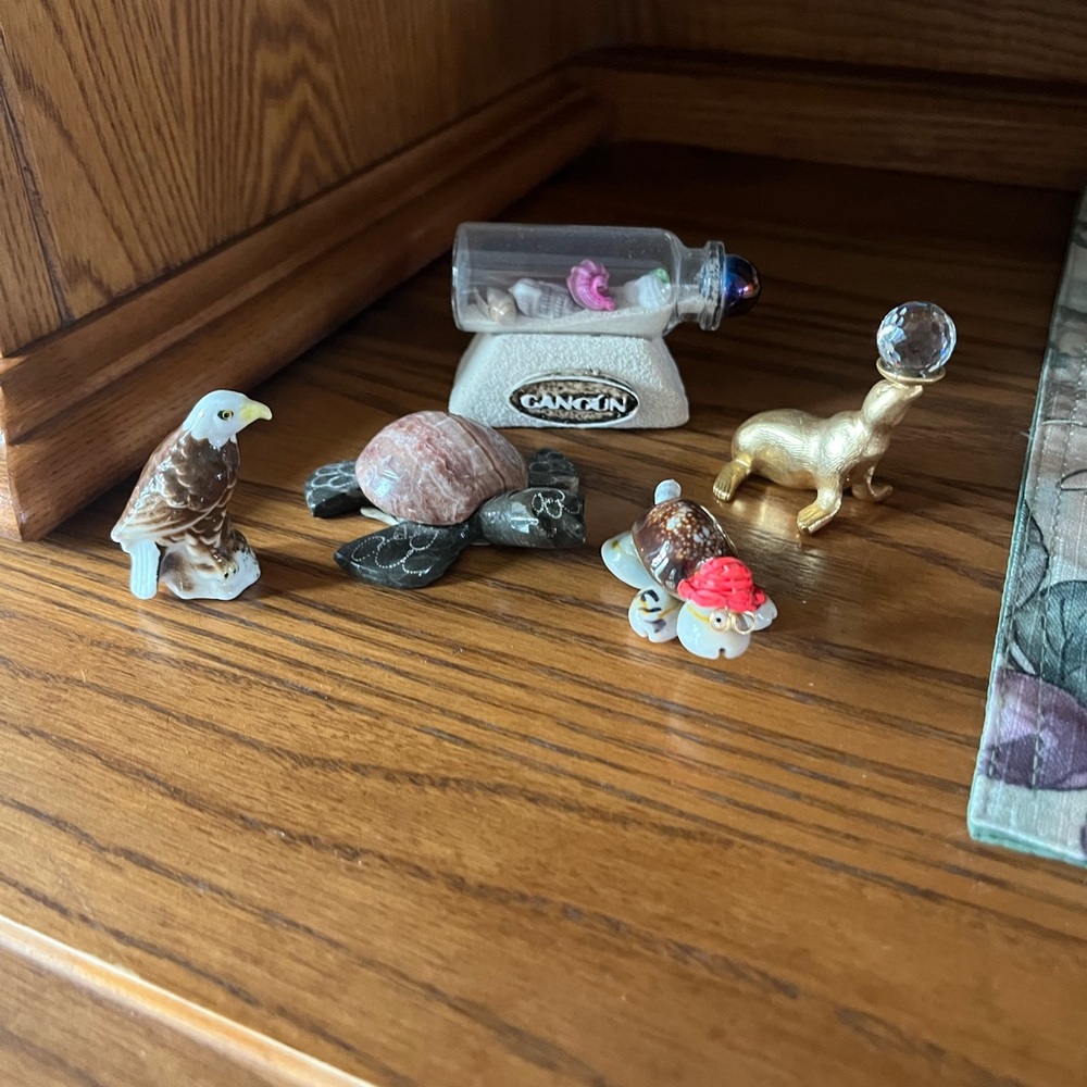 5 piece set of Pet Figurines - All in perfect condition and well made